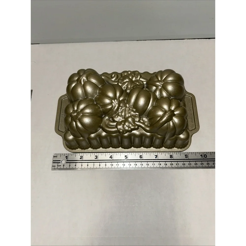 NORDIC WARE 3D‎ Pumpkin Parch Loaf Pan 6-CUP Heavy Cast Non-stick 8